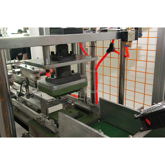 BJ-CHR 食品紙托(tuo)盒成型機